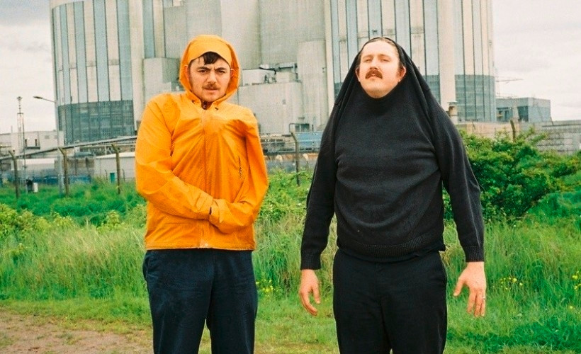 Dance-punk / Humeur british: le duo Getdown Services se produit au „De gudde Wëllen“