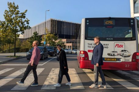 Federico Gentile, Francesca Pham und Thorben Grosser (v.l.n.r.) setzen sich beim „Zentrum fir urban Gerechtegkeet“ (ZUG) für sichere Zebrastreifen – und inzwischen auch Transparenz – ein