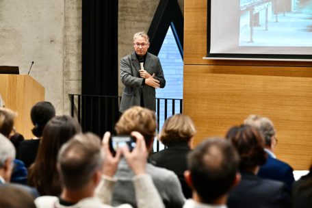 Prof. Dr. Florian Hertweck