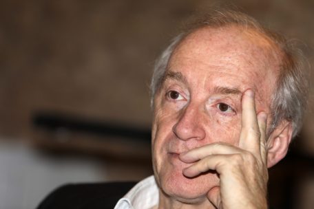 Lecture au Neimënster / Hubert Védrine, ancien ministre français des Affaires étrangères, parle d’Albert Camus au Luxembourg