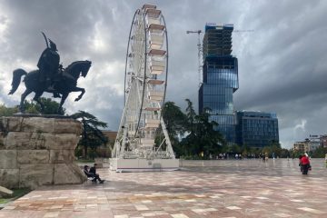 Albanien / Vom Steinzeitkommunismus zur „Betonisierung“: Tirana in der Dauertransformation