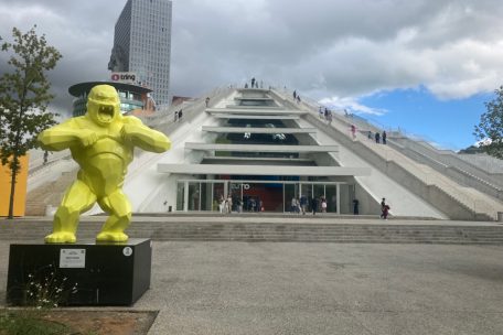 Dem Diktator aufs Dach steigen: Die umgestaltete Tirana Pyramide des früheren Enver-Hodscha-Museums