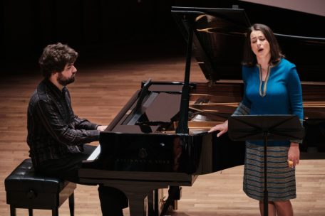 Die Sopranistin Asmik Grigorian mit dem Pianisten Lukas Geniusas