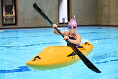Kajak-Stunden im Schwimmbad des Rehazenters: Das gibt es jeden Mittwoch