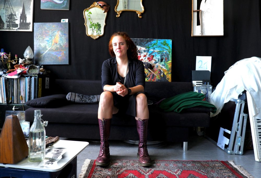 Artistes entre Luxembourg et Berlin / Portrait de Catherine Lorent qui proclame „Rock de Schäiss!“ – et participe à la Luxembourg Art Week ce weekend