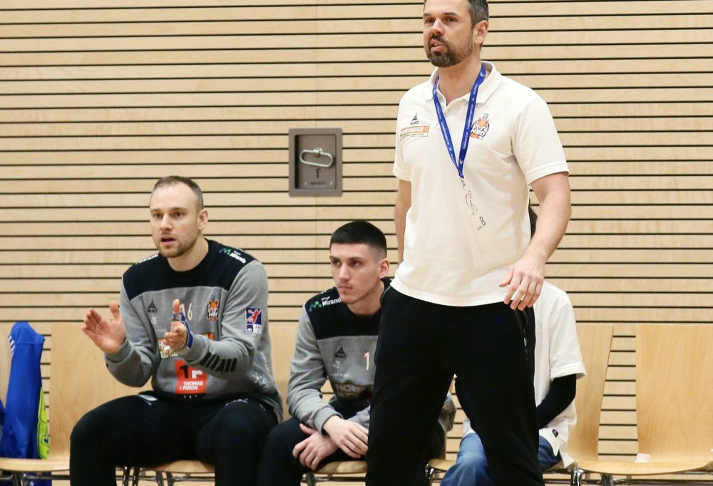 Handball / Ein HBD-Urgestein als Vorbild: Wie Torhüter-Thierry Hensen mit seiner neuen Rolle als Kapitän umgeht 