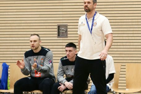 Handball / Ein HBD-Urgestein als Vorbild: Wie Torhüter-Thierry Hensen mit seiner neuen Rolle als Kapitän umgeht 