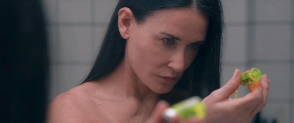 Kino / Zwei Filmexperten bewerten „The Substance“ mit Ikone Demi Moore in einem Pro und Contra