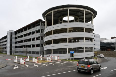 Ungereimtheiten bleiben / Zu wenig Platz: CFL reduziert Zahl der Abonnements im Belval-Parkhaus