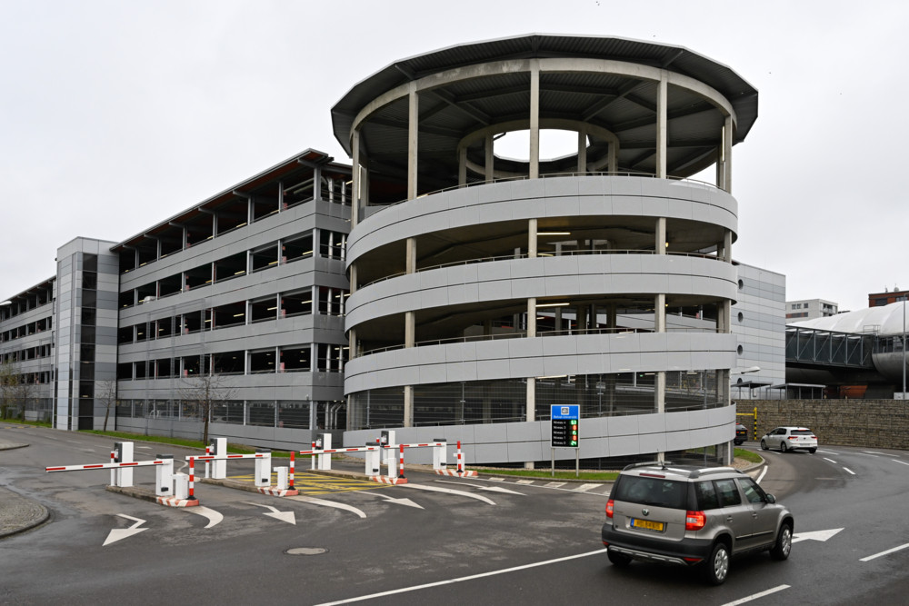Ungereimtheiten bleiben / Zu wenig Platz: CFL reduziert Zahl der Abonnements im Belval-Parkhaus