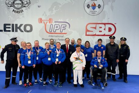 Besonders hob Weltverbandspräsident Gaston Parage (M.) die Leistungen der Special-Olympics-Powerlifter hervor