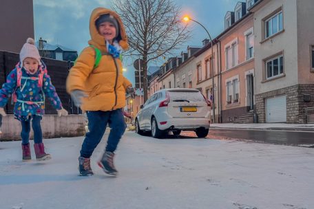 Fotostrecke / Schneeballschlacht und Winterspaß: Verschneites Luxemburg am Freitagmorgen