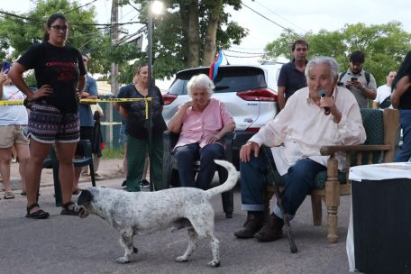 Pepe Mujica mit seiner Frau Lucía Topolansky in Los Cerrillos am 16. November