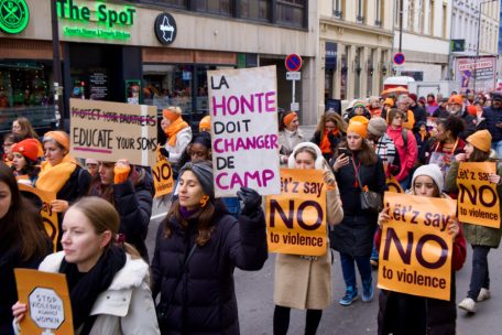Orange Week / Hunderte Demonstrant*innen setzen ein Zeichen für eine gewaltfreie Zukunft