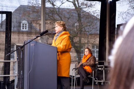 Großherzogin Maria Teresa: „Der Kampf gegen diese Gewalt ist nicht nur ein Kampf für Frauen. Es ist ein Kampf für die Menschlichkeit.“