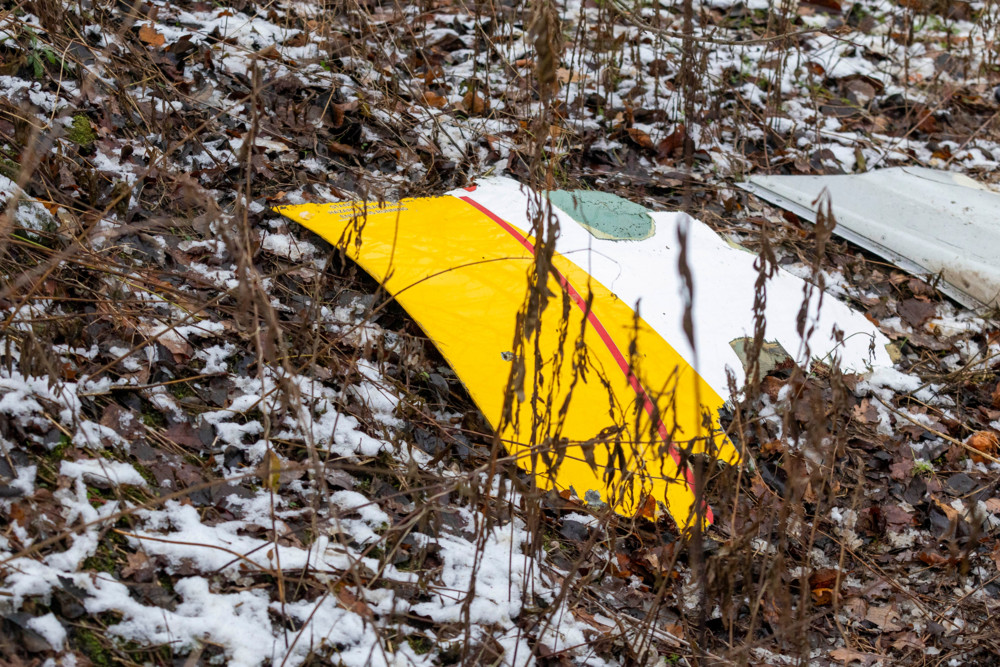 Unfall / Frachtflugzeug im DHL-Auftrag stürzt in Litauen ab – Ein Toter