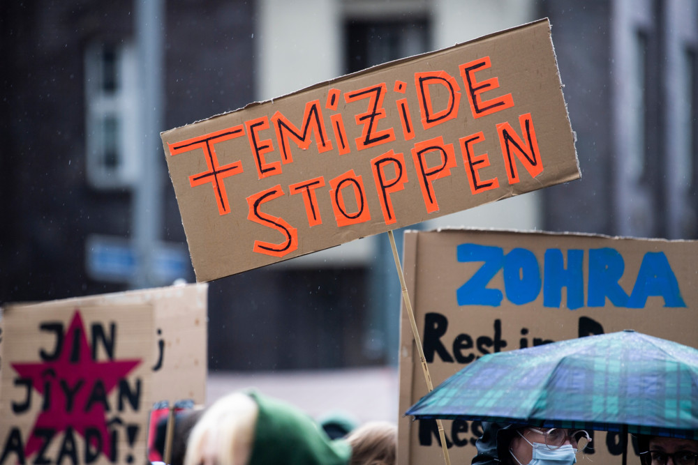 2023 / Weltweit 51.100 Mädchen und Frauen von Verwandten oder männlichen Partnern getötet