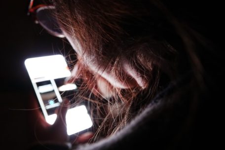 Australien / Parlament beschließt Social-Media-Verbot für unter 16-Jährige