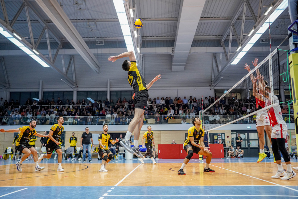 Volleyball  / Abschluss der Hinrunde: Kampf um Platz eins im Spitzenduell der Herren