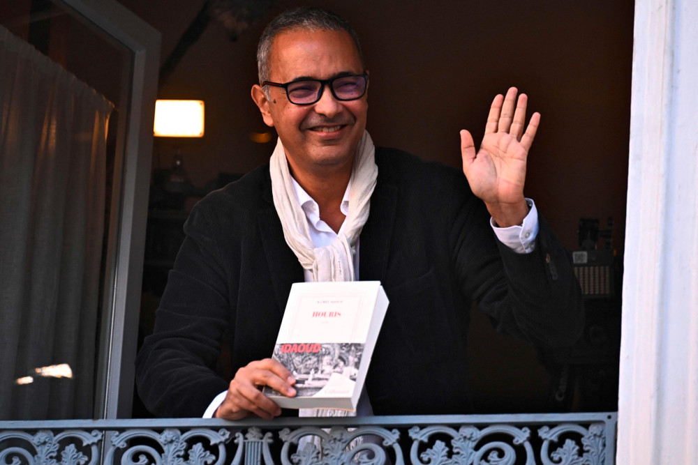 Focus sur Kamel Daoud / Ce qu’il faut savoir sur Kamel Daoud et si son œuvre „Houris“ a reçu à juste titre le prix Goncourt en 2024