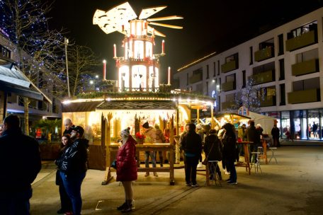 Weihnachtsmarkt / Die Pyramide von Düdelingen: Ulf Bauermeisters Glühweinstand sticht wieder hervor