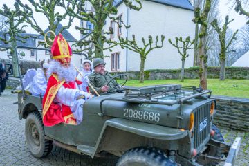 Fotogalerie / Per Jeep, Schiff oder Tram: Der Nikolaus ist in Luxemburg unterwegs