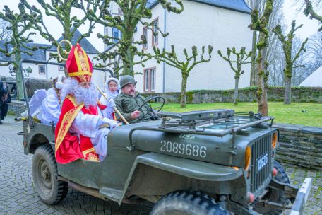Fotogalerie / Per Jeep, Schiff oder Tram: Der Nikolaus ist in Luxemburg unterwegs