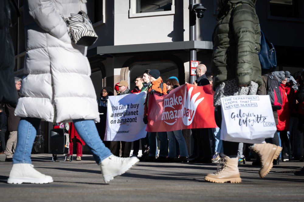 Editorial / Shop local! Wieso man die Weihnachtseinkäufe nicht bei Amazon und Co. erledigen sollte