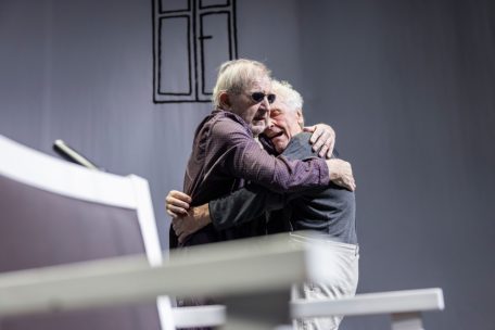 Theater / Das TNL inszeniert Becketts Klassiker „Endspiel“ ohne Klimbim