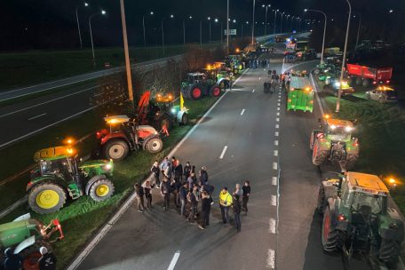 Am Mittwoch protestierten auf der Autobahn E40 im belgischen Welkenraedt Landwirte gegen das Abkommen. Auch in Frankreich kam es in den vergangene Wochen zu Bauernprotesten.