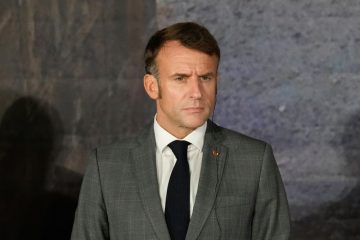 Frankreich / Macron sucht nach Regierungssturz im Eiltempo Premier