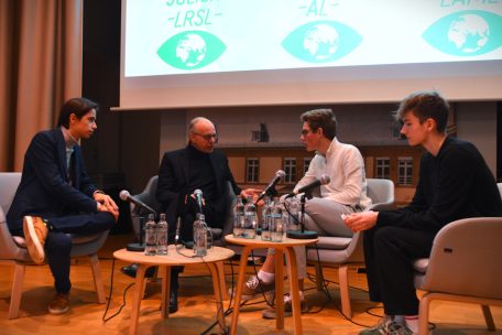 Luxemburg-Stadt / Besuch im Lycée Robert Schuman: Luc Frieden spricht mit Schülern über COP29
