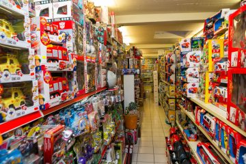 Geschenkaktion / „Tam-Tam White & Friends“ beschenkt Kinder aus sozial schwachen Familien