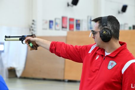 Sportschießen / Auf der Suche nach Perfektion: FLTAS-Schütze Dinev hat mit 41 Jahren eine neue Leidenschaft entdeckt