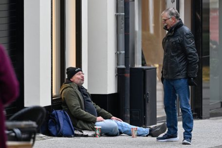 Einige Passanten zeigen sich großzügig