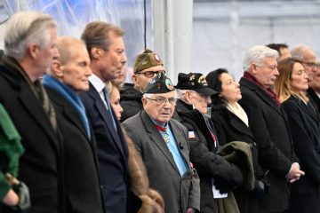 80 Jahre Ardennenoffensive / Veteran Foy in Hamm: „Es gibt nur noch unsere Erinnerung und die Toten“
