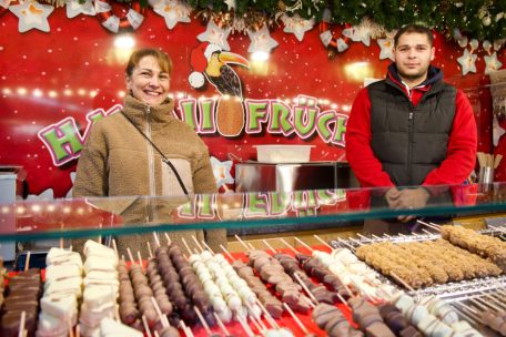 Brigitte bedient Touristen aus aller Welt