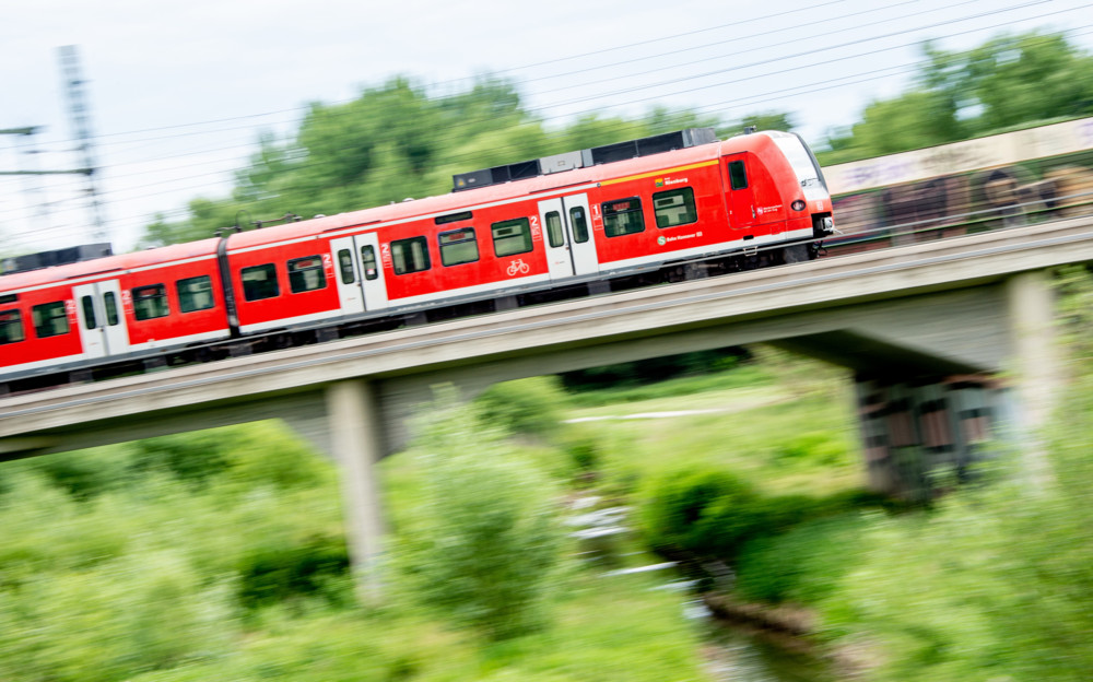 Ins Gleisbett gefallen / Tödlicher Unfall im Trierer Hauptbahnhof – Zugverkehr zwischen Wasserbillig und Trier wieder aufgenommen