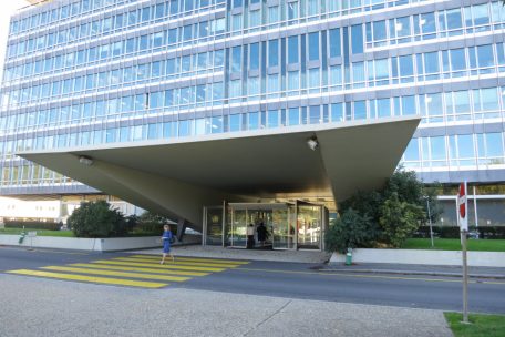 Der Eingang des WHO-Sitzes in Genf