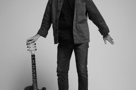 Le guitariste Greg Lamy