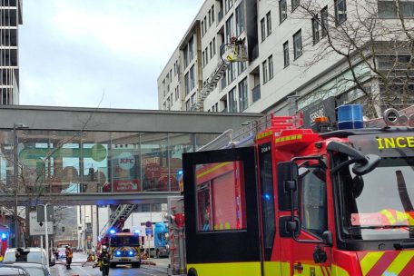 Großeinsatz in Belval / Feuer in Wohnung über Einkaufszentrum Belval Plaza gelöscht – keine Verletzten 