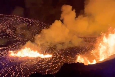 USA / Vulkan Kilauea auf Hawaii spuckt wieder Lava