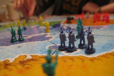 Editorial / Die Welt spielt weiter Risiko