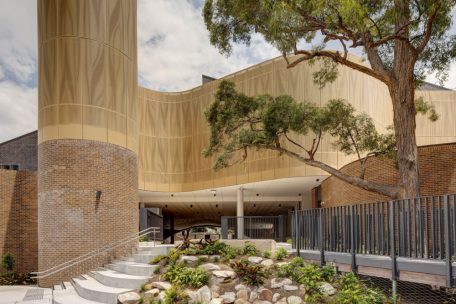 Einen offenen, freundlichen Campus inmitten einer gläsernen Skyline der Stadt zu erschaffen, lautete die Zielsetzung