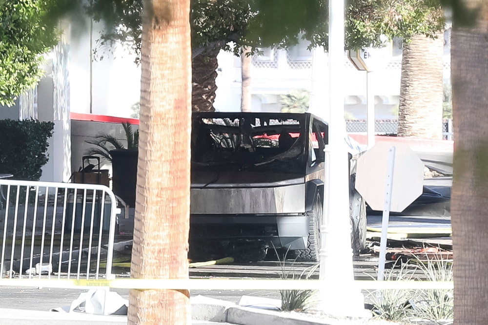 Tesla-Cybertruck / Anti-Terror-Ermittler untersuchen Explosion vor Trump-Hotel mit einem Toten