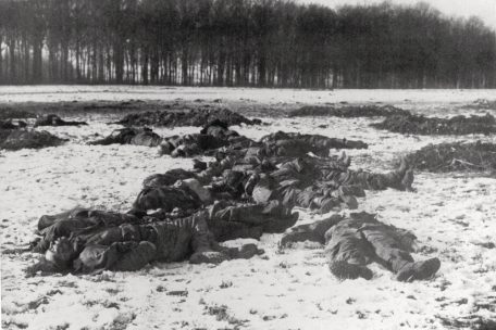 Schlachtfeld Ösling. Getötete Soldaten bei der Schlacht in den Ardennen.