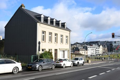 Ein Opfer der Tram / Elternhaus des Widerstandskämpfers Raymond Justin Petit wird abgerissen