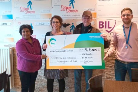 Luxemburg / Schungkëscht spendet 1.800 Euro an die Stëmm vun der Strooss