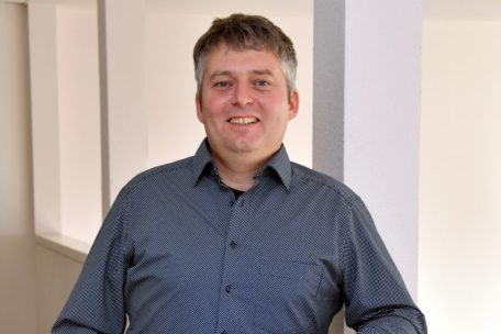 Dr. Daniel Molitor hat Weinbau und Önologie studiert und führt neben seiner Tätigkeit beim LIST mit seiner Frau ein Weingut in Deutschland