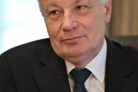 Claude Wiseler sieht die Spezialkommission Caritas und die Chamber im Recht